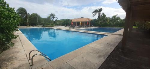 Casa Praiana Em Condominio Com Lazer
