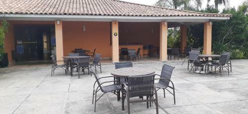 Casa Praiana Em Condominio Com Lazer