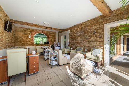 Rushton Hall Hotel And Spa