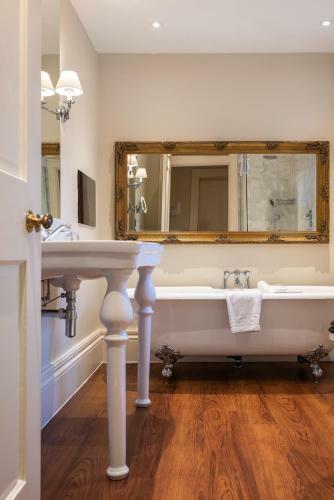 Rushton Hall Hotel And Spa