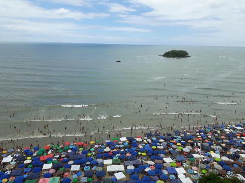 Apartamento Quatro Suites Frente Mar .