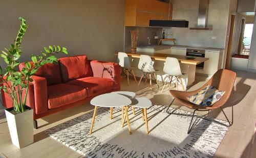 New Apartment With Private Parking, Tv & Internet