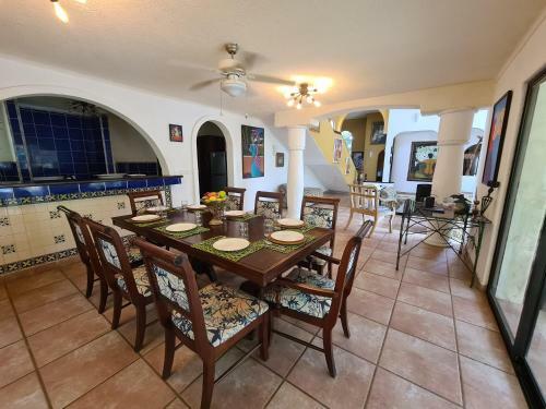 Casa Del Arte, A Luxury Beachfront Villa With Private Pool