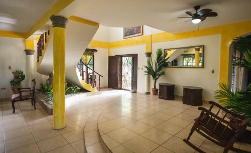 Rustic Guesthouse Near The Beach - 5 Min Drive