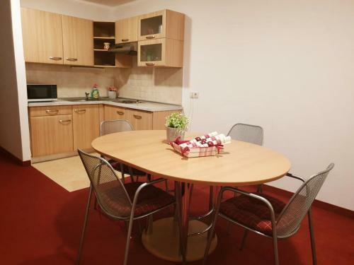 Red Rose Apartment