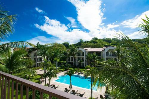 Colorfully Decorated 3rd-floor Unit Overlooking Pool At Pacifico In Coco