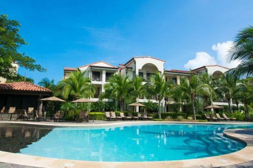 Colorfully Decorated 3rd-floor Unit Overlooking Pool At Pacifico In Coco