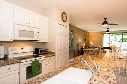 Colorfully Decorated 3rd-floor Unit Overlooking Pool At Pacifico In Coco