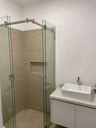 Apartamento Duplex Nuevo Con Vista Al Mar Y Piscina