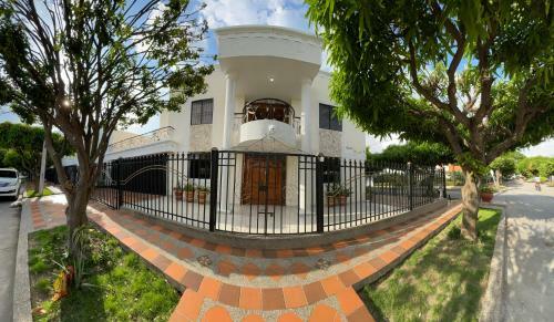 Casa Blanca Incre�ble (casa Completa)