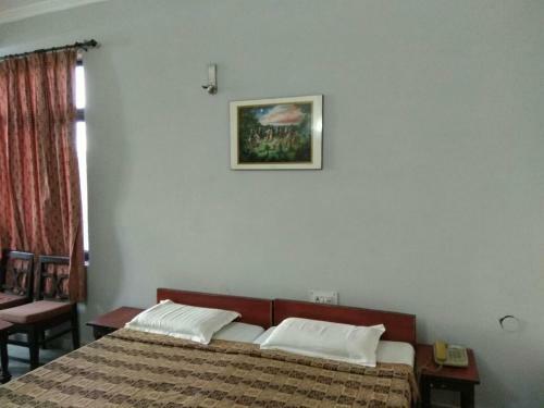 Gaurav Hotel