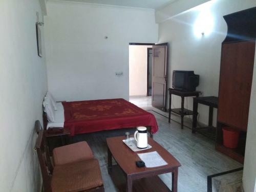 Gaurav Hotel