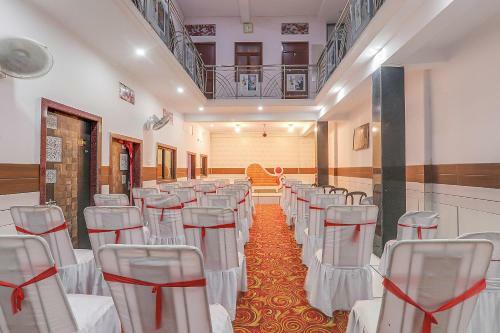 Oyo Flagship 83435 A2z Hotel And Banquet