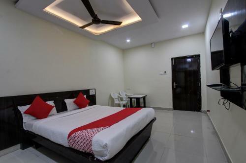 Collection O 38566 Mk Hotel And Lodge