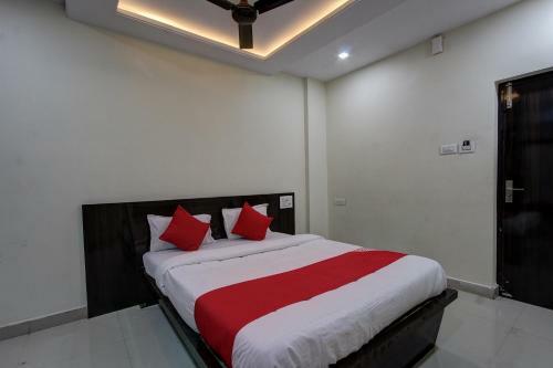 Collection O 38566 Mk Hotel And Lodge
