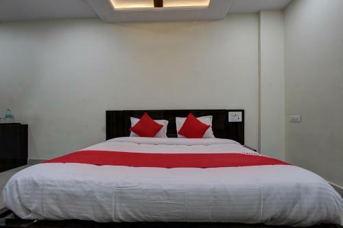 Collection O 38566 Mk Hotel And Lodge