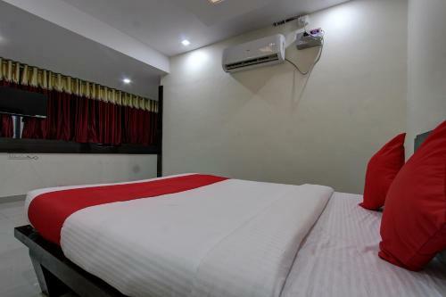 Collection O 38566 Mk Hotel And Lodge