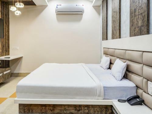 Capital O 79766 Hotel Star International