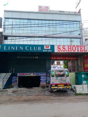 S S Hotel And Restaurant By Wb Economy