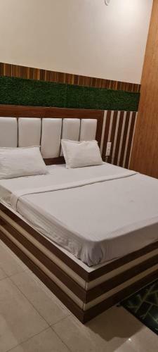 Oyo 82273 Star Hotel And Restaurant