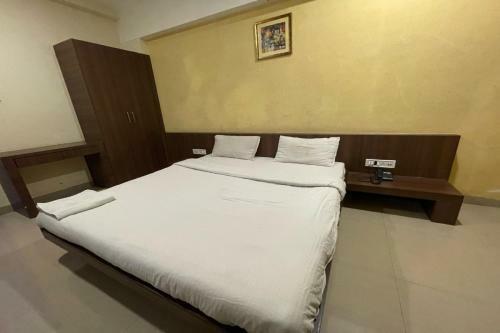 Collection O 84499 Hotel Nakshatra Inn