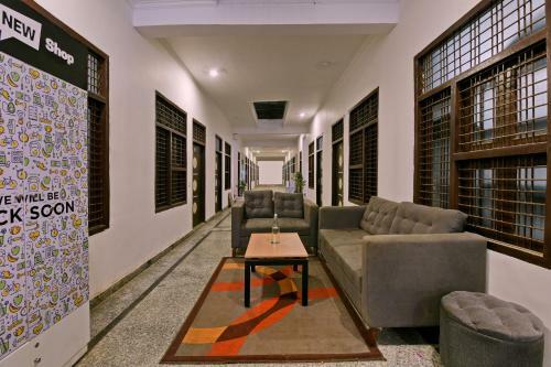 Collection O 46143 Hotel Ratiram Palace