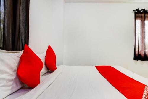 Hotel Oyo Flagship 76284 Tollywood Suites