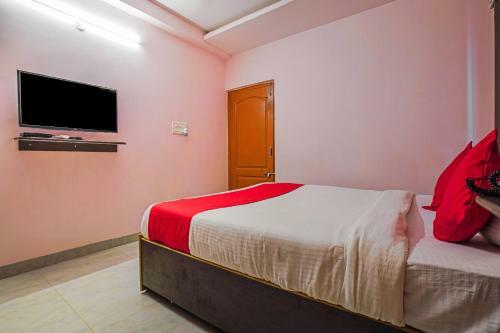 Hotel Vaccinated Staff - Oyo 13746 Mint Leaves