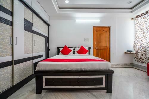Hotel Vaccinated Staff - Oyo 13746 Mint Leaves