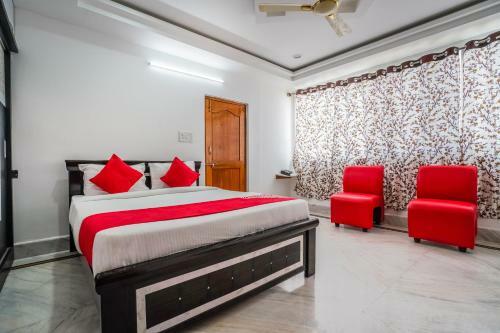 Hotel Vaccinated Staff - Oyo 13746 Mint Leaves