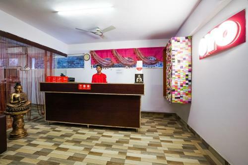 Hotel Vaccinated Staff - Oyo 13746 Mint Leaves