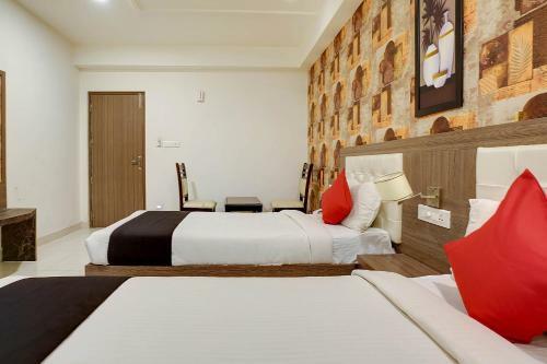 Capital O 49135 Sri Simran Park Hotel