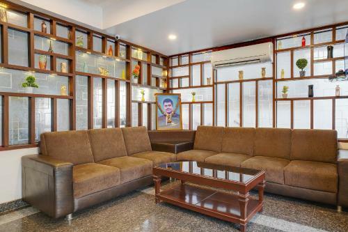 Capital O 49135 Sri Simran Park Hotel