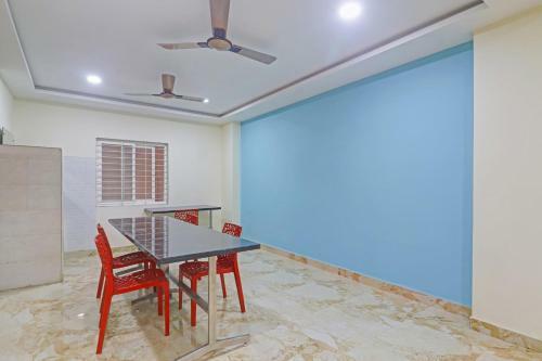 Oyo 85841 Hotel Vibrant Golden Bay