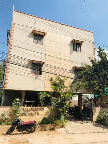 Apartamento Charter Stays - Spacious Flat At Manikonda - 202