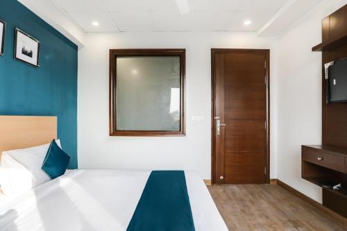 Hotel Silverkey Executive Stays 39550 Dakshin Marg Phase 2