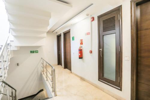 Hotel Silverkey Executive Stays 39550 Dakshin Marg Phase 2