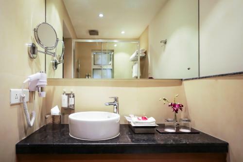 Hotel Regenta Suites Gurugram, Sohna Road, Sector 49