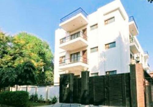 Hostal White House Residency, Gurugram