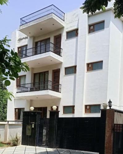Hostal White House Residency, Gurugram