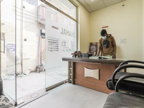 Hotel Oyo 85147 Royal Residency