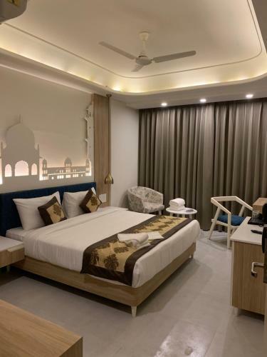 Hotel Ratangarh Palace