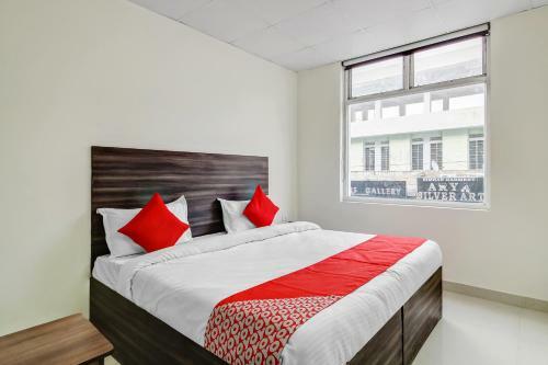 Hotel Oyo 47798 Flora Enclave