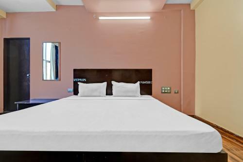 Oyo 85978 Hotel Bharat Palace