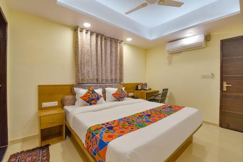 Fabhotel Pink City