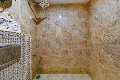 Fabhotel Pink City