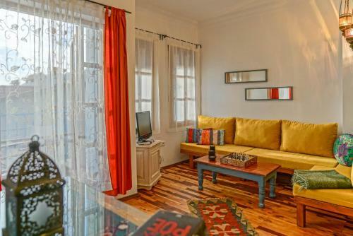 Phellos Apartment