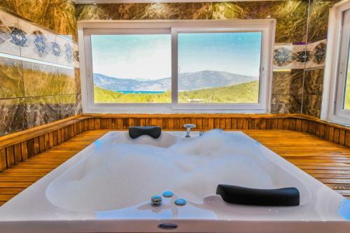 Harika Deniz Ve Do?a Manzaral? Villa Mert