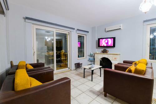 Amazing 8 People Sea View Villa Centre Location