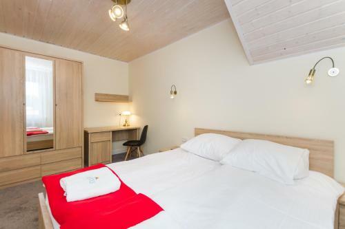 Bed & Breakfast Pokoje Go?cinne Krzy?